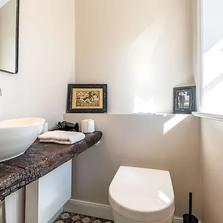 Wening-hues Wening-hues , *